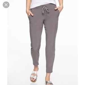 Athleta cropped joggers size 2P